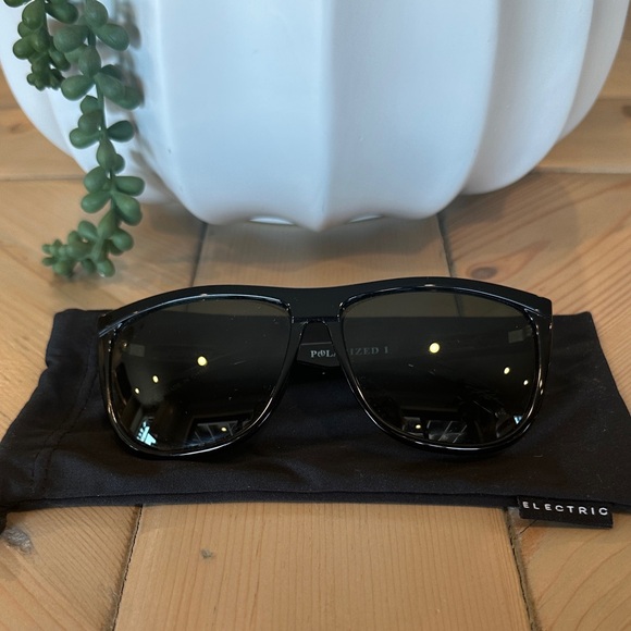 Electric Tonette Sunglasses, Black Frame, polarized lenses - Picture 1 of 9